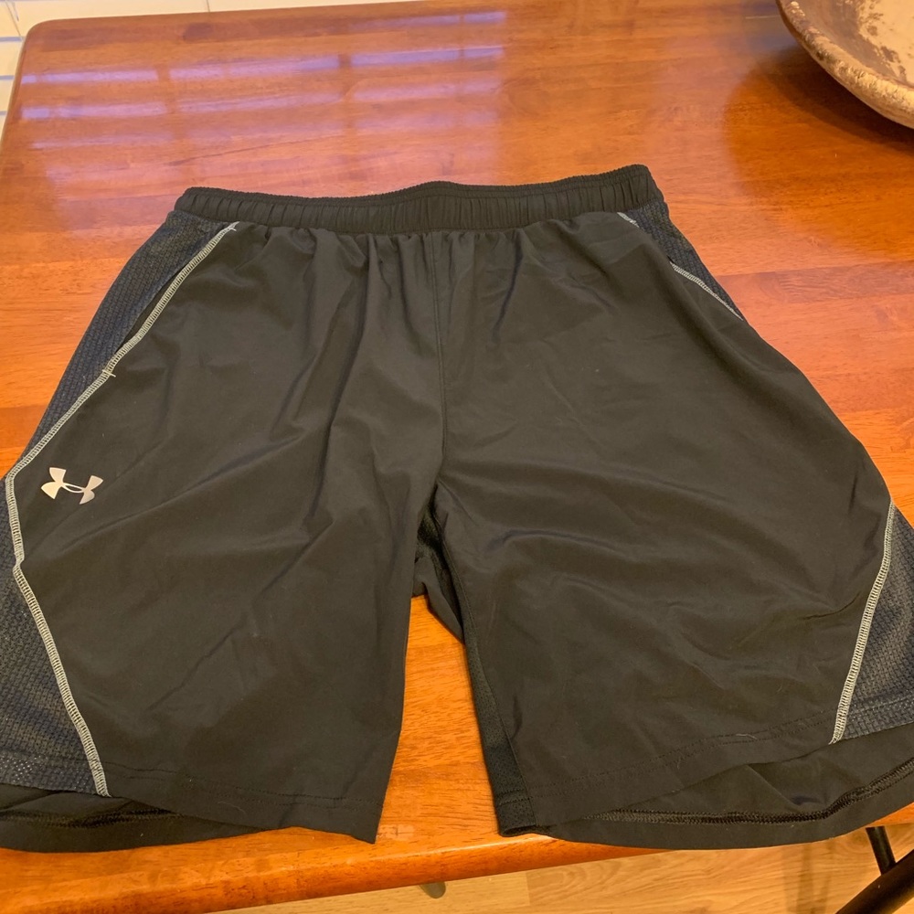 Men’s XL Under Armour dri-fit shorts